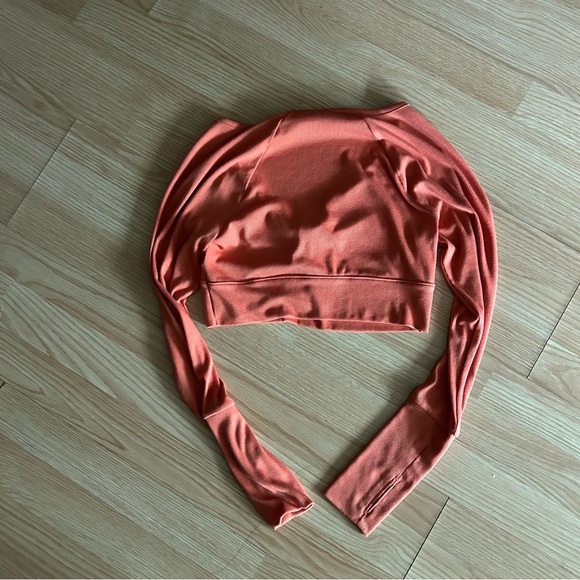 NWT Old Navy Ultralite Go Dry Crop Twist Front Shrug Top Medium Petite - Picture 8 of 8